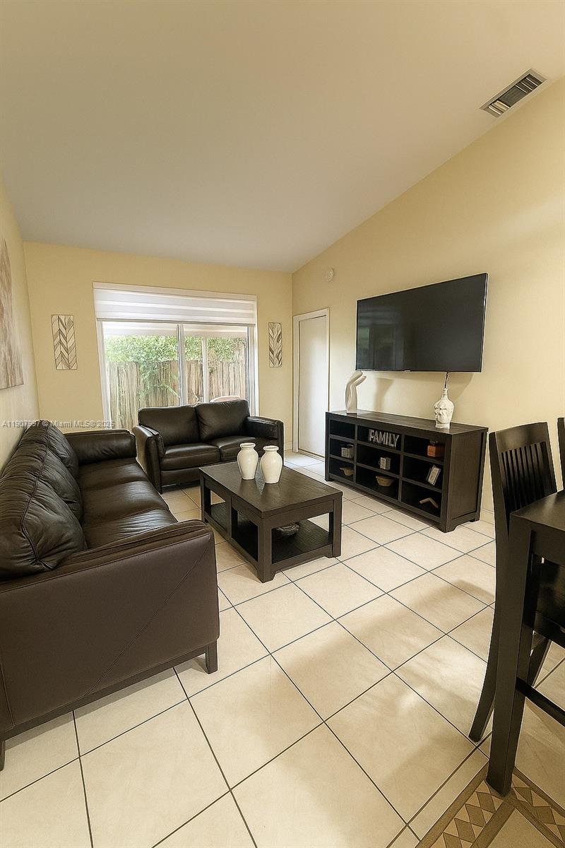 COUNTRY LAKE MANORS TOWNH - Residential