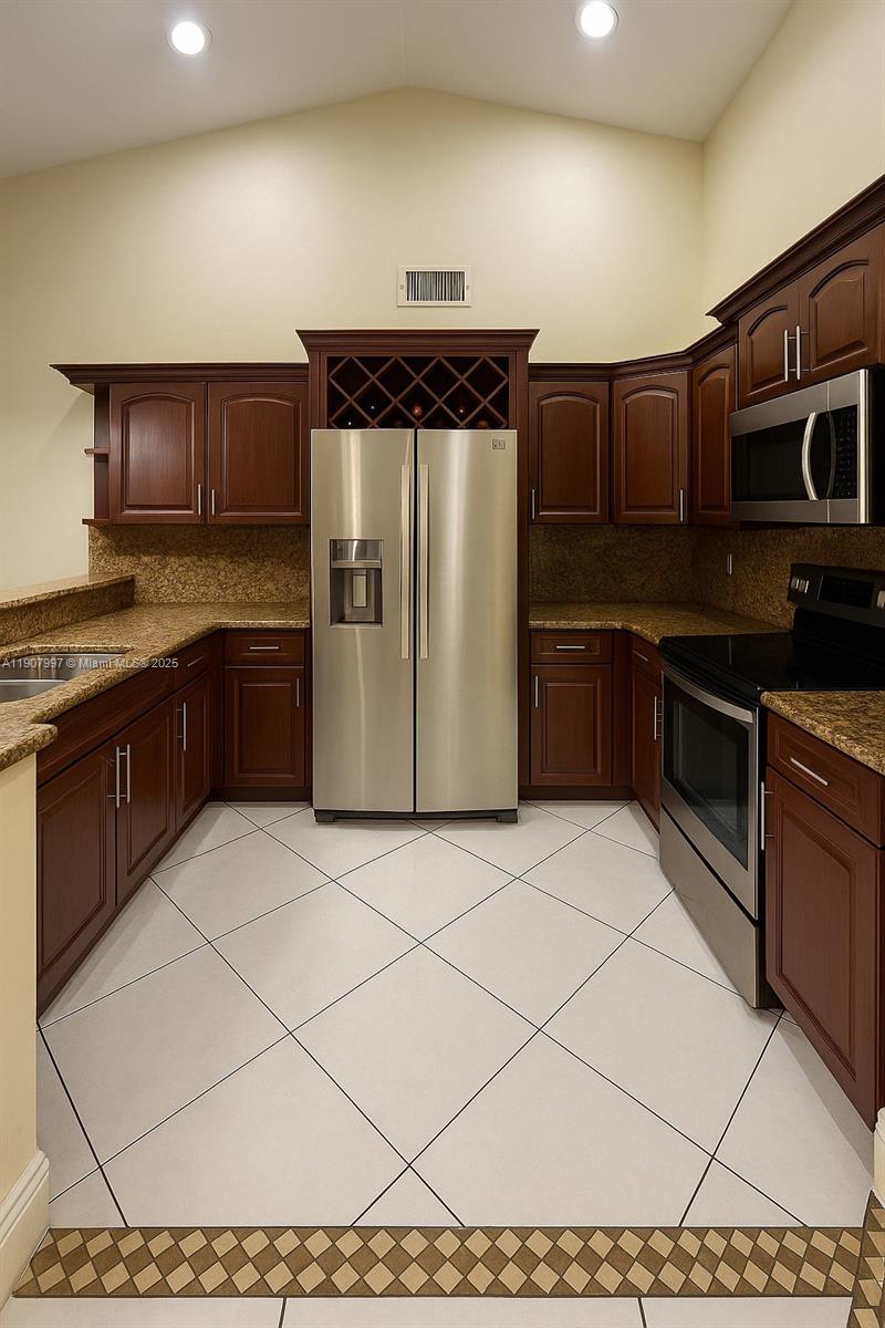 COUNTRY LAKE MANORS TOWNH - Residential