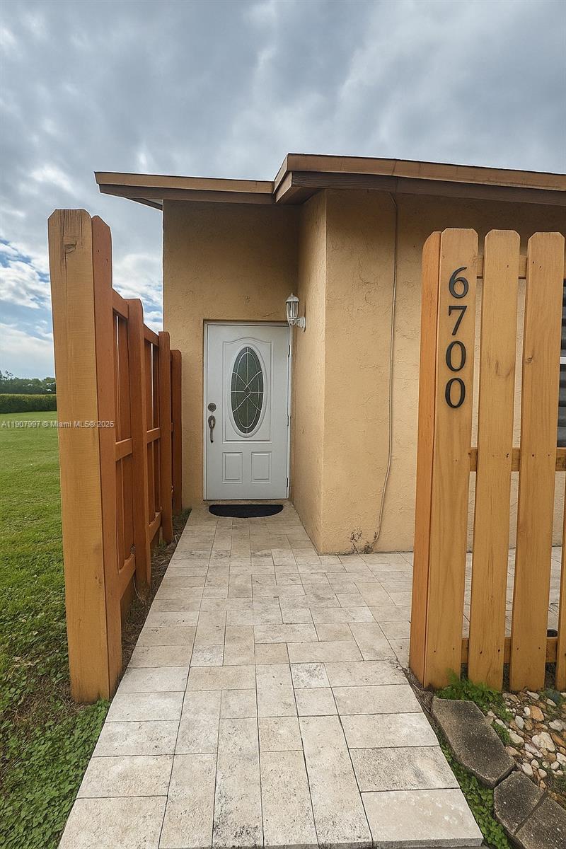 COUNTRY LAKE MANORS TOWNH - Residential