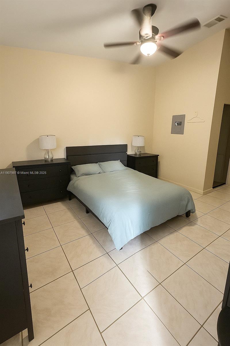 COUNTRY LAKE MANORS TOWNH - Residential