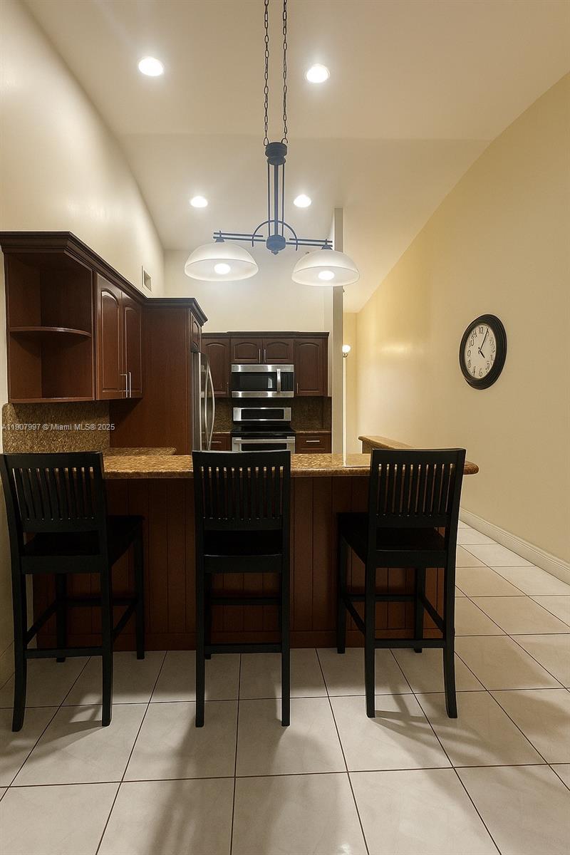 COUNTRY LAKE MANORS TOWNH - Residential