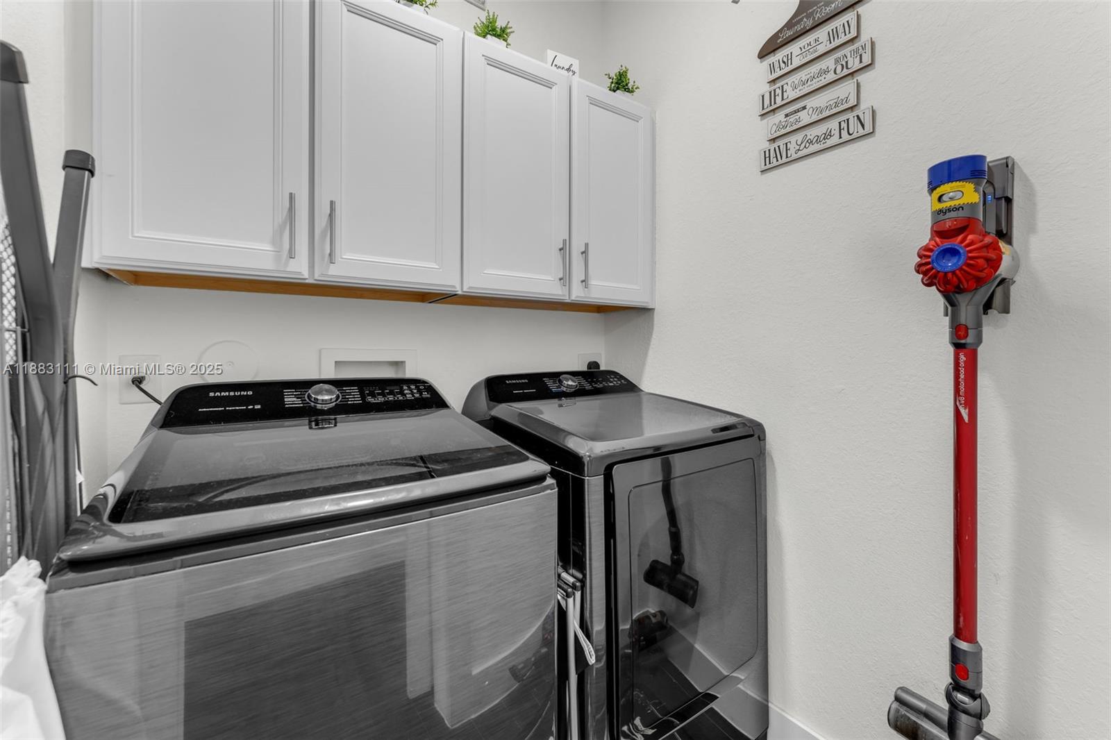 DORAL BREEZE - Residential Lease