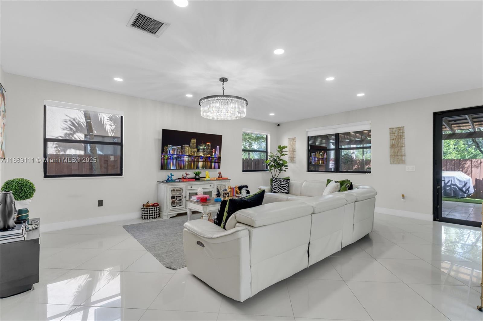 DORAL BREEZE - Residential Lease