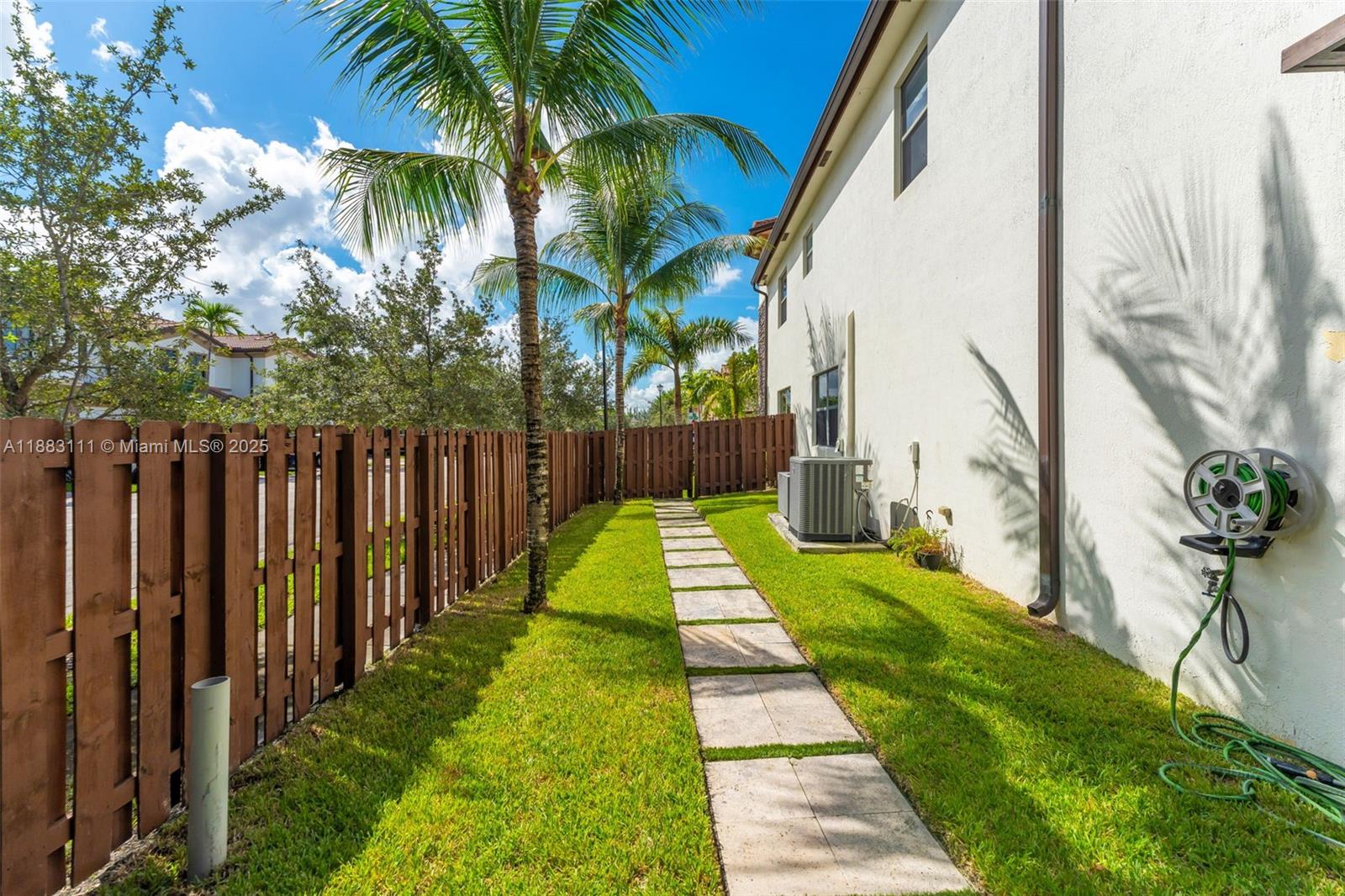 DORAL BREEZE - Residential Lease