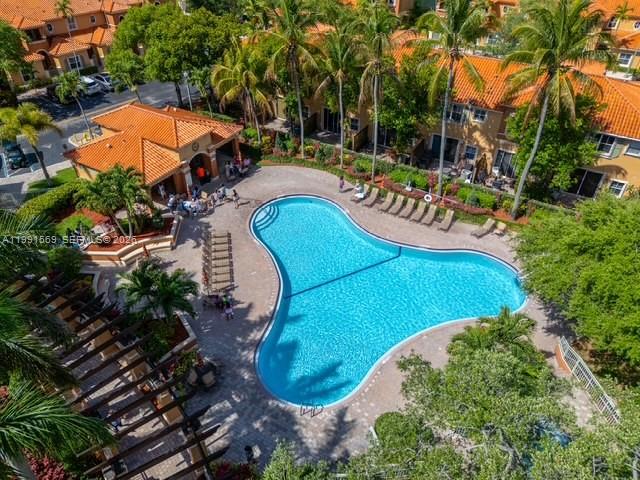 VILLAS AT HARBOR ISLES CO - Residential