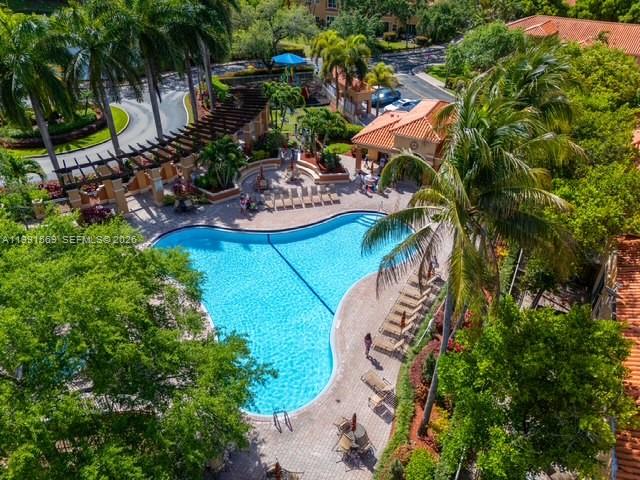 VILLAS AT HARBOR ISLES CO - Residential