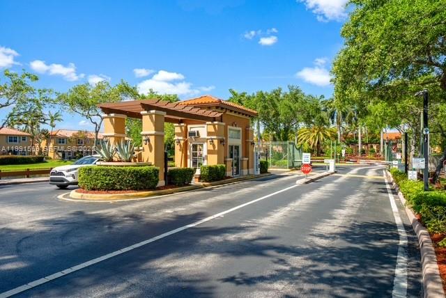 VILLAS AT HARBOR ISLES CO - Residential