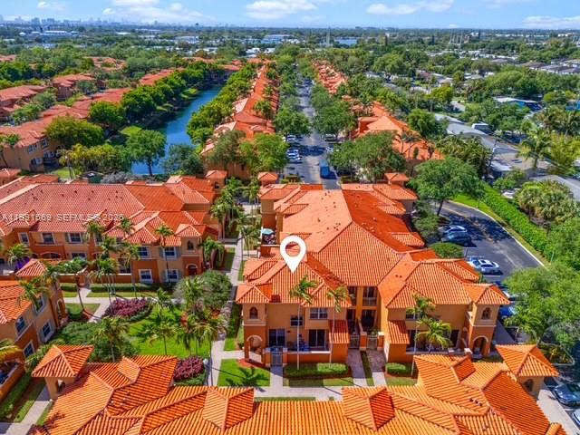 VILLAS AT HARBOR ISLES CO - Residential