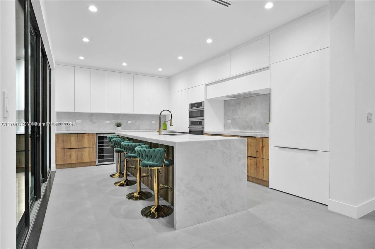 COLUMBIA PARK CORR PL - Residential