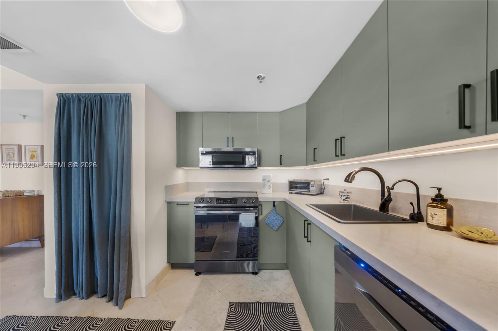 BAYVIEW PLAZA CONDO - Residential