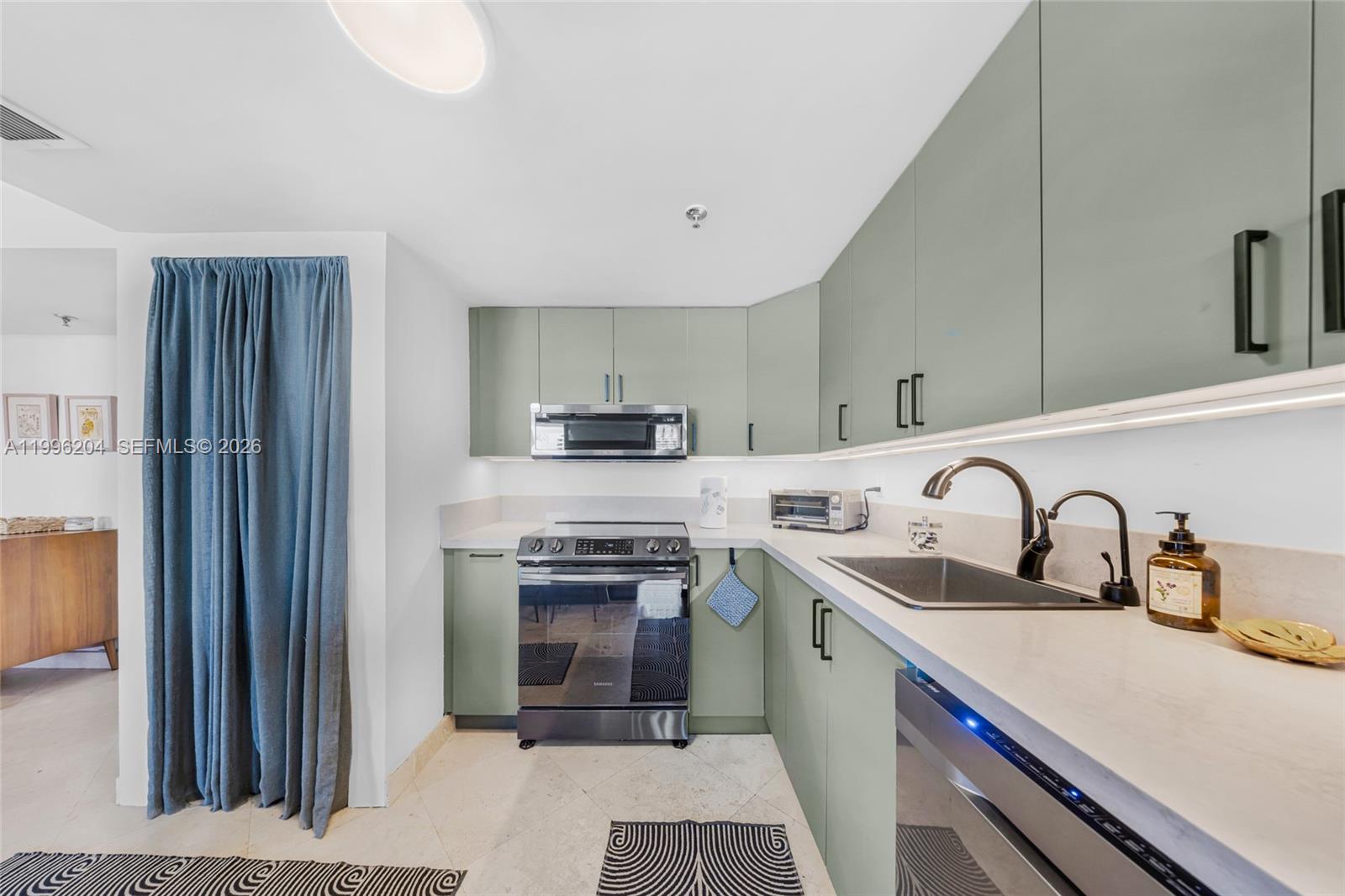 BAYVIEW PLAZA CONDO - Residential