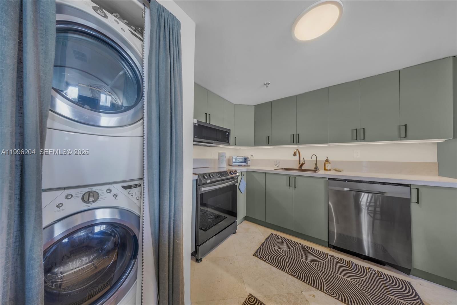 BAYVIEW PLAZA CONDO - Residential