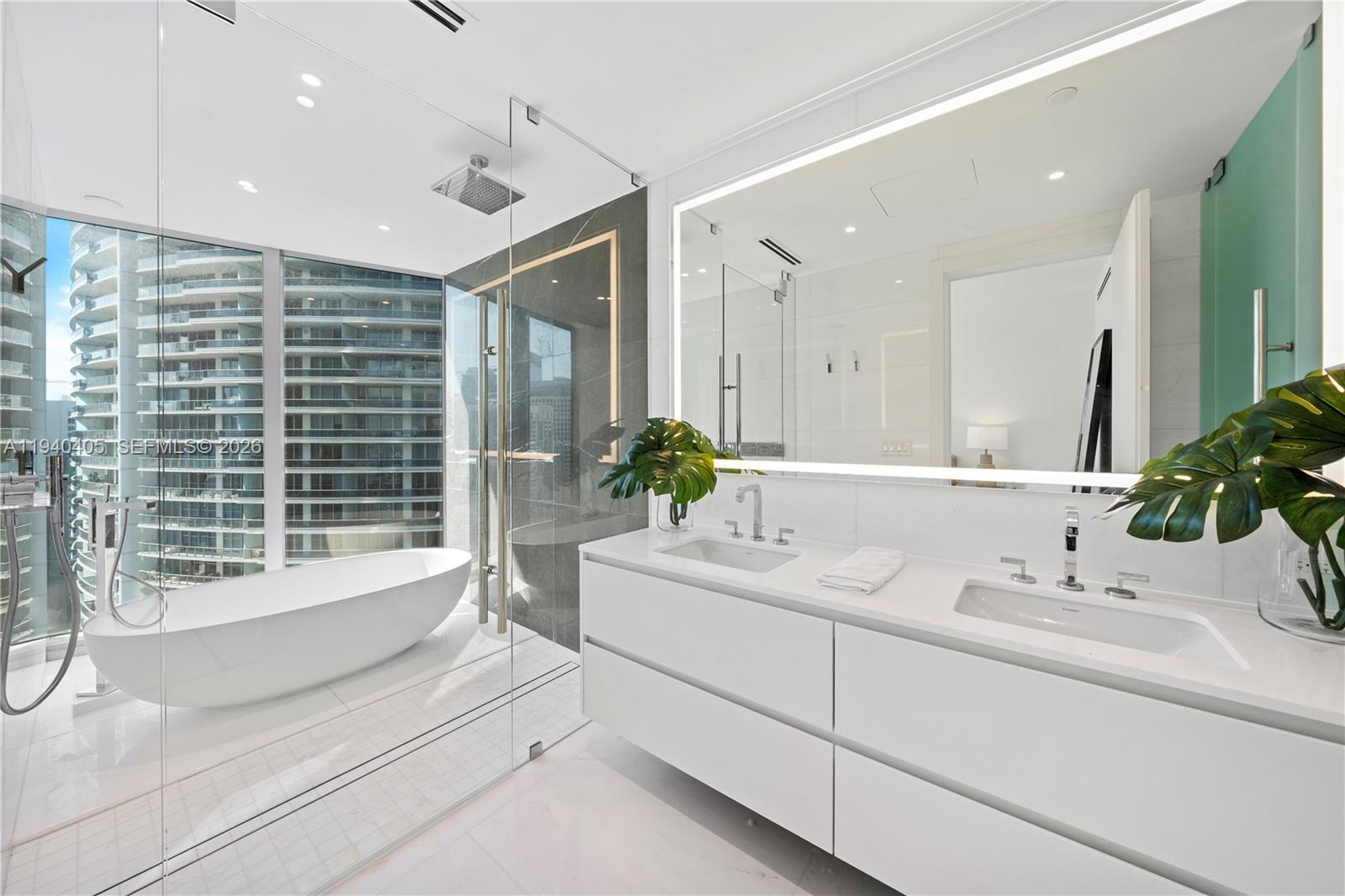 ASTON MARTIN RESIDENCES - Residential