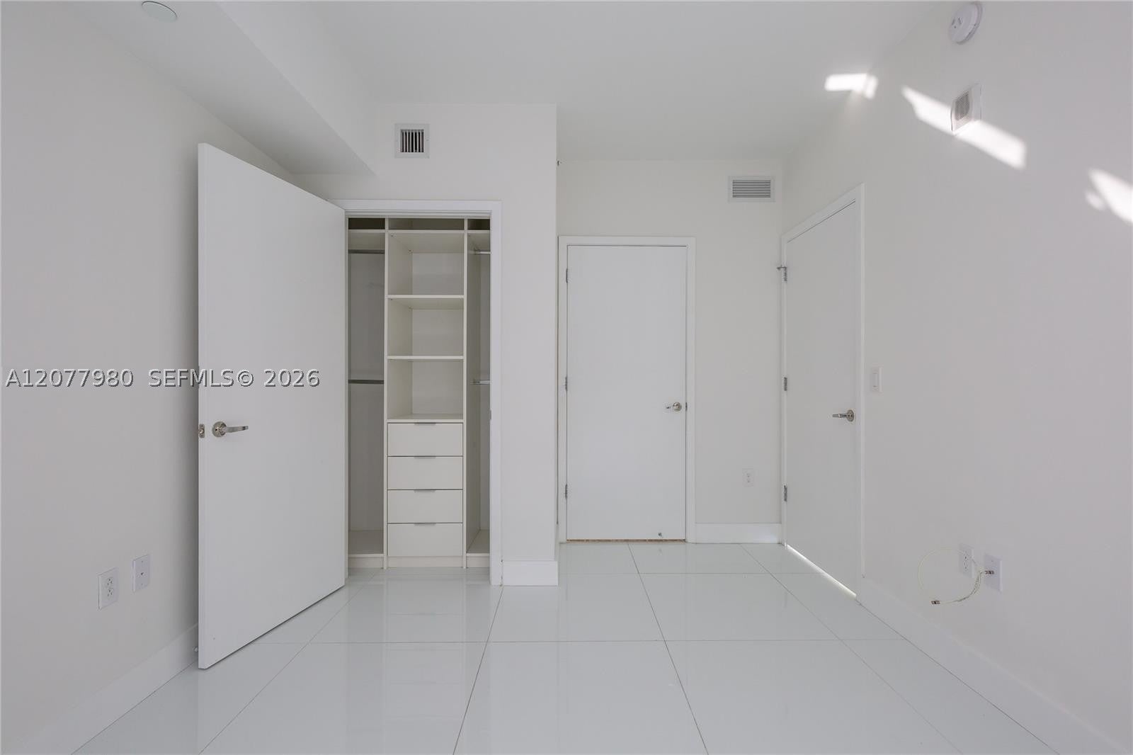 1010 Brickell Ave 1402