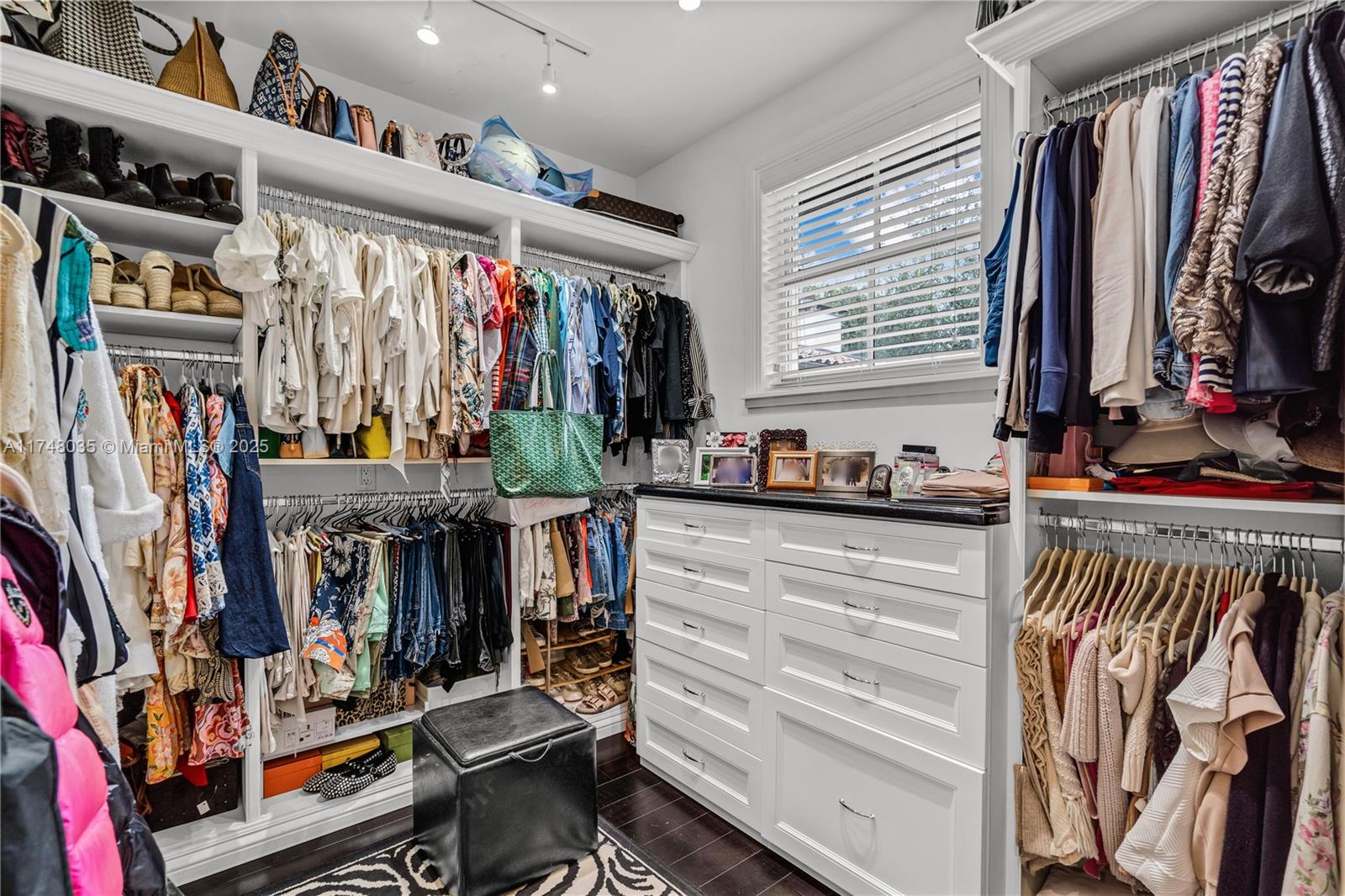 SEA VIEW PARK AMD - Residential