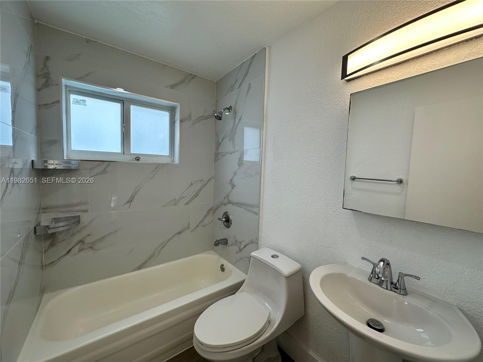 LAUDERDALE PARK 6-33 1/2 - Residential Lease