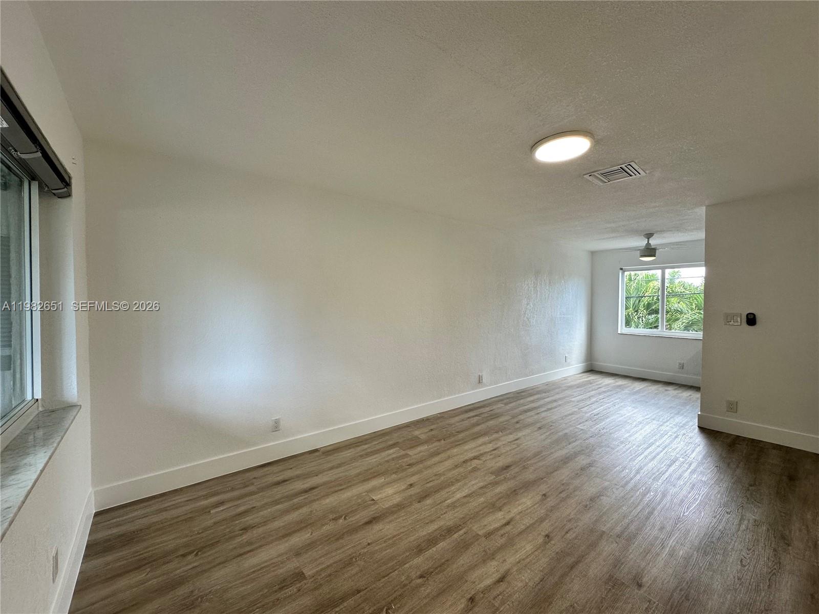 LAUDERDALE PARK 6-33 1/2 - Residential Lease