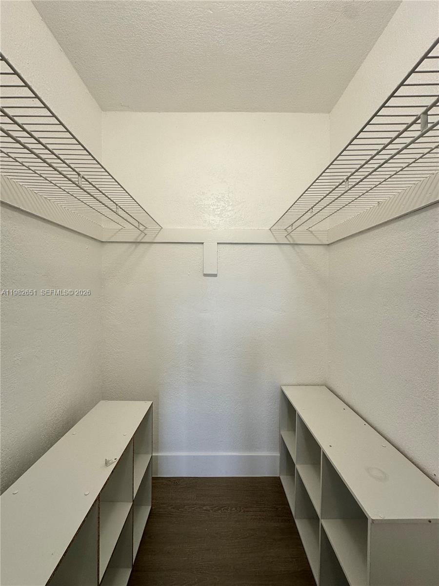 LAUDERDALE PARK 6-33 1/2 - Residential Lease