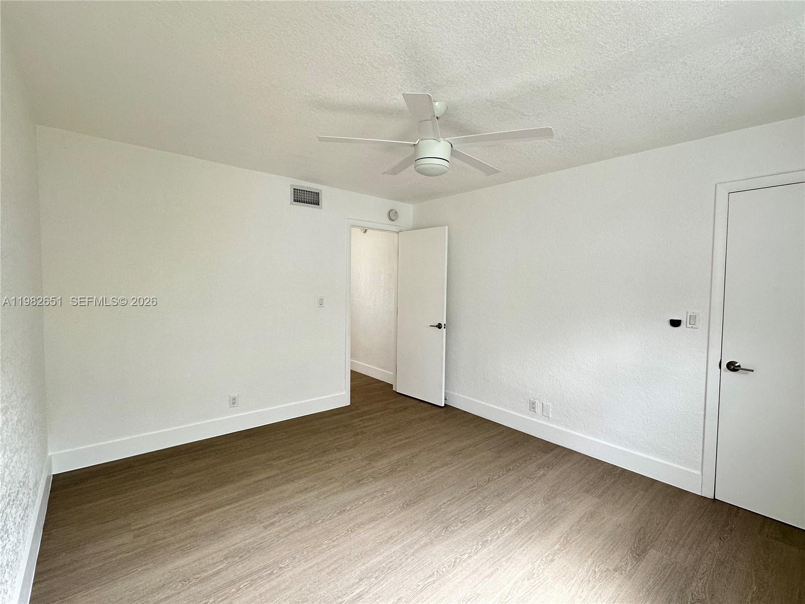 LAUDERDALE PARK 6-33 1/2 - Residential Lease