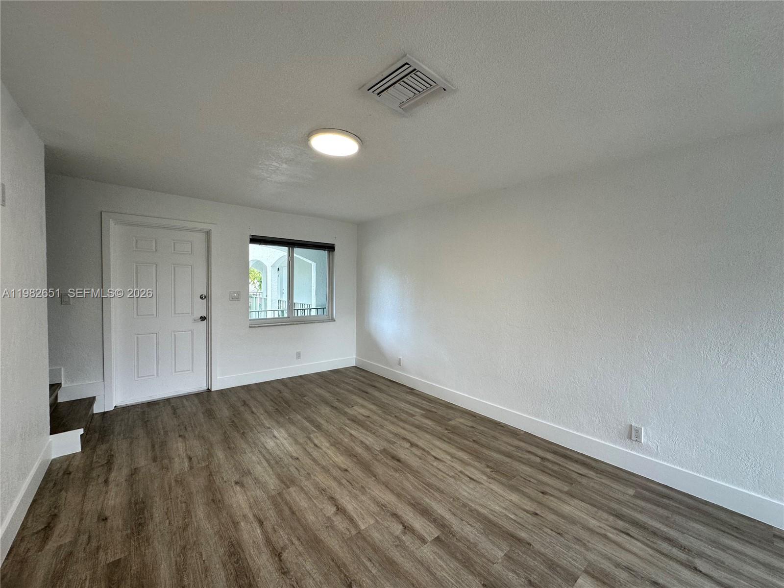 LAUDERDALE PARK 6-33 1/2 - Residential Lease