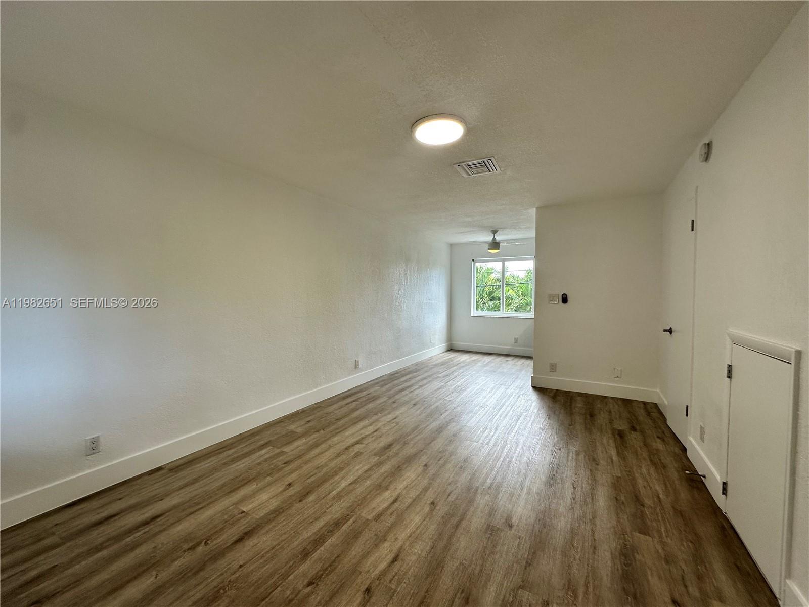 LAUDERDALE PARK 6-33 1/2 - Residential Lease