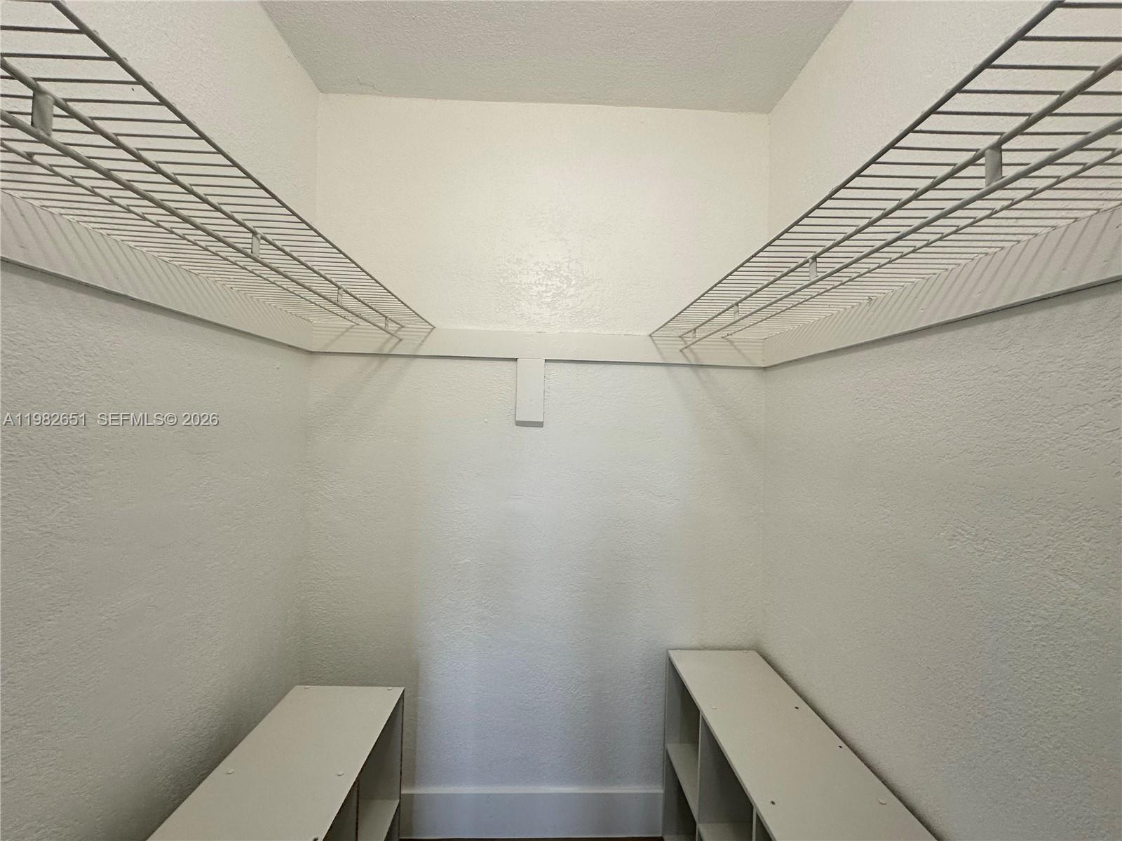 LAUDERDALE PARK 6-33 1/2 - Residential Lease