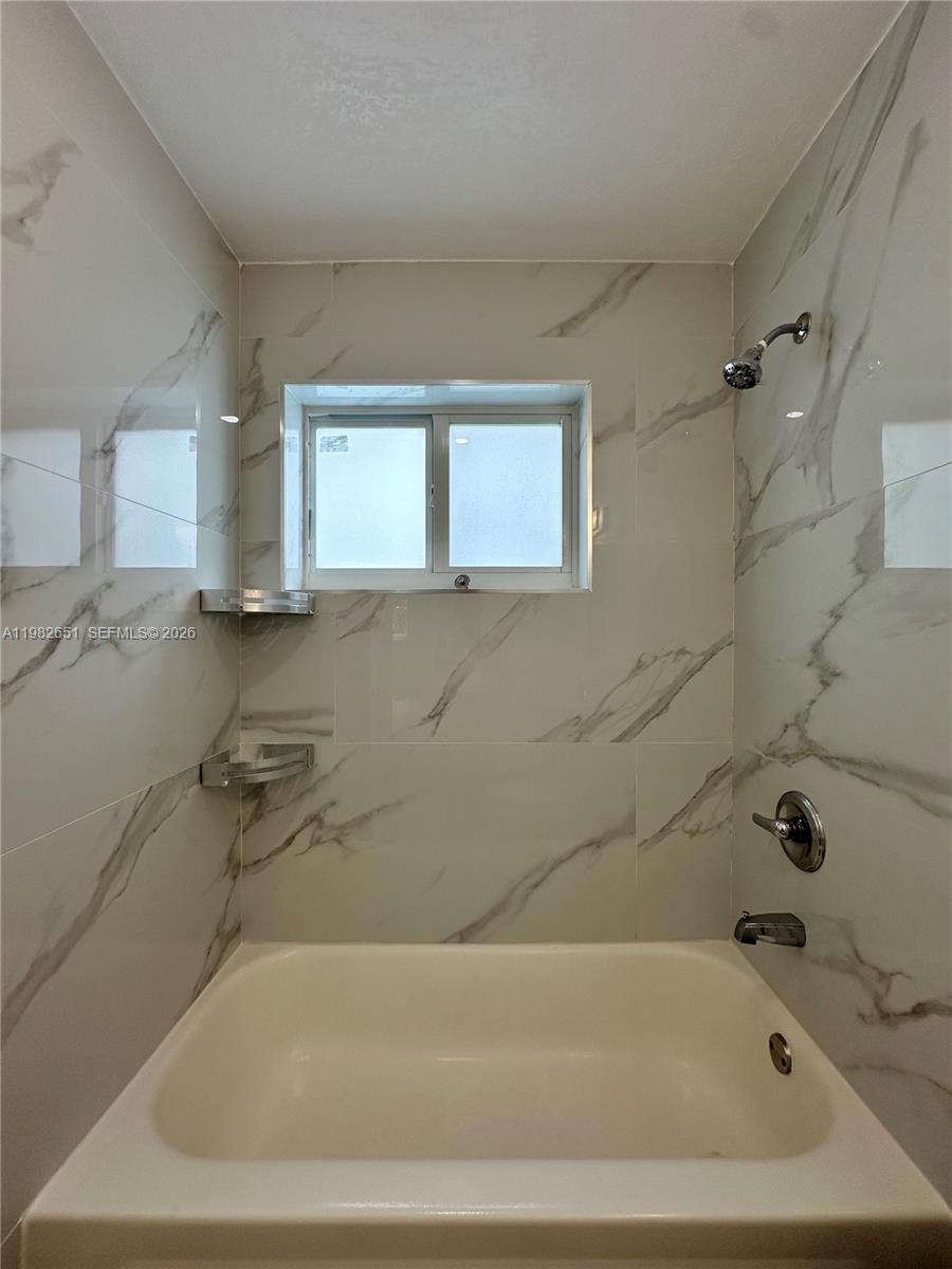 LAUDERDALE PARK 6-33 1/2 - Residential Lease