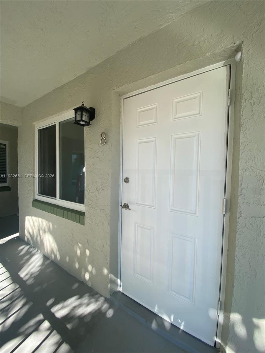 LAUDERDALE PARK 6-33 1/2 - Residential Lease