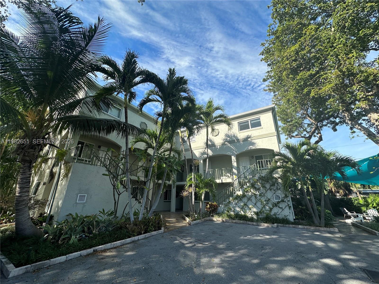 LAUDERDALE PARK 6-33 1/2 - Residential Lease