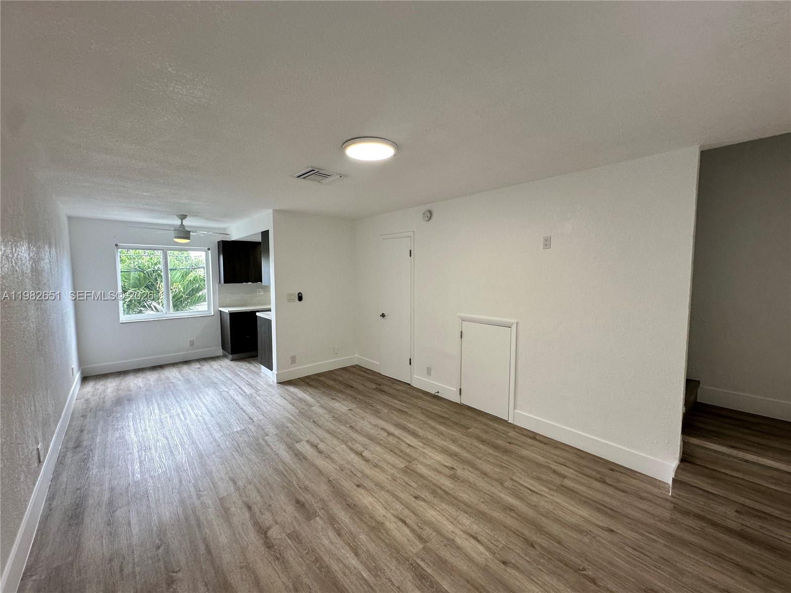 LAUDERDALE PARK 6-33 1/2 - Residential Lease