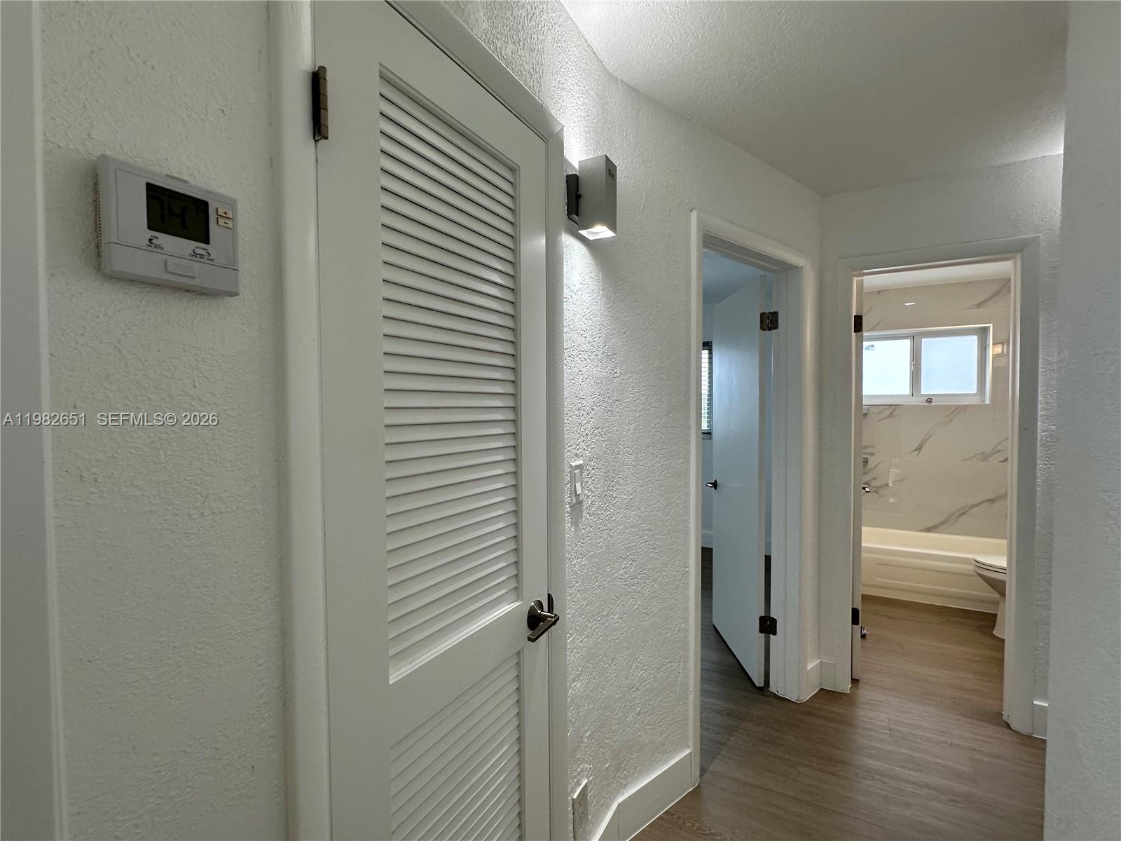 LAUDERDALE PARK 6-33 1/2 - Residential Lease