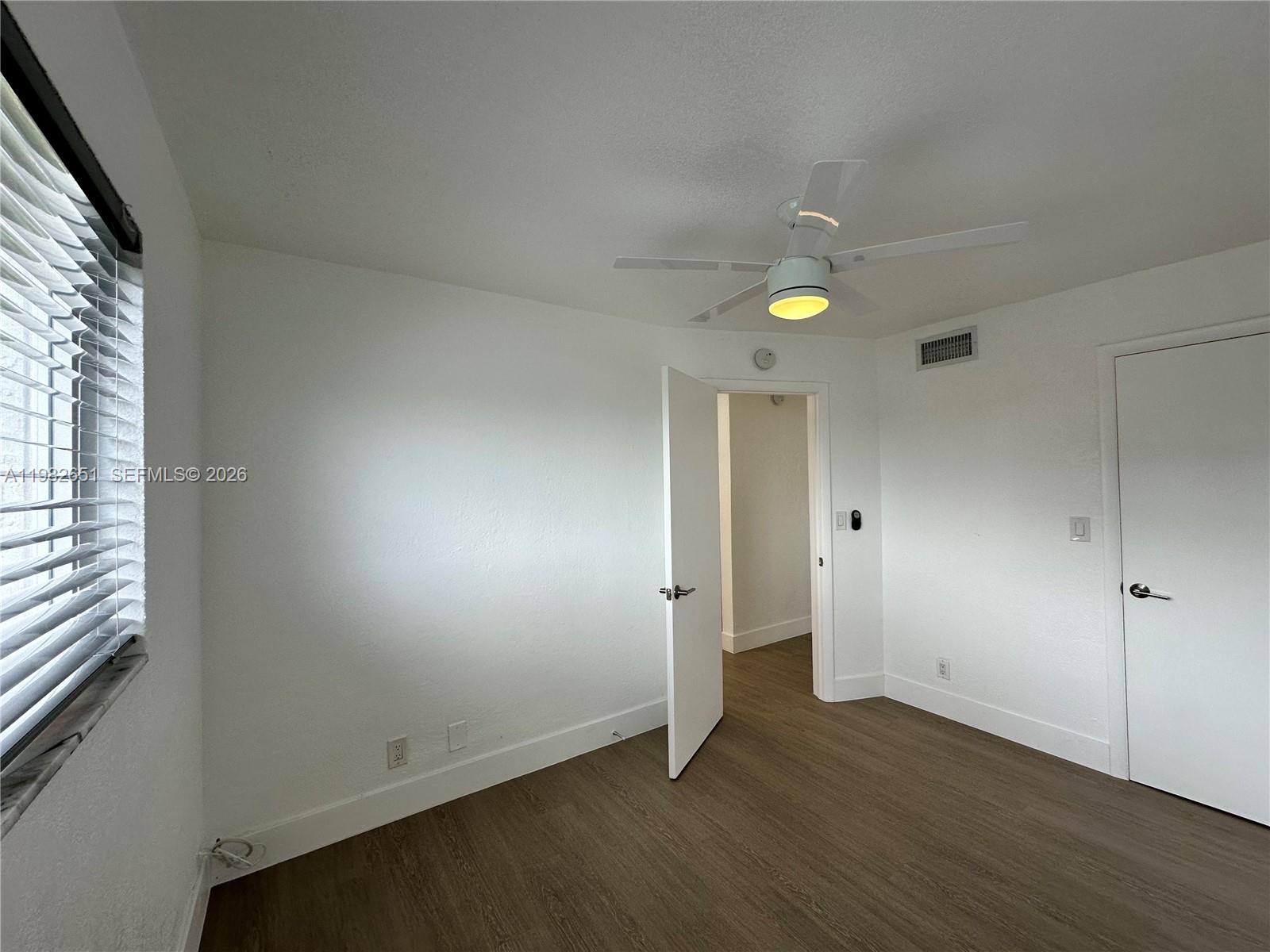 LAUDERDALE PARK 6-33 1/2 - Residential Lease