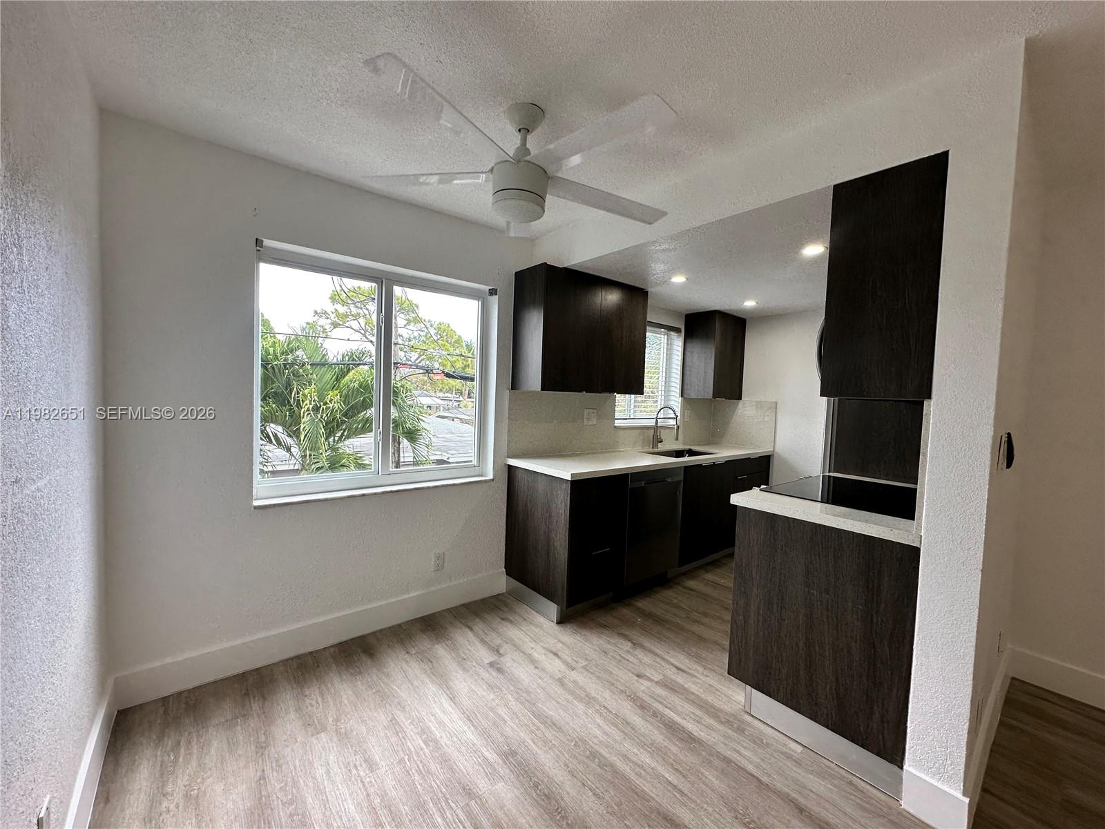 LAUDERDALE PARK 6-33 1/2 - Residential Lease