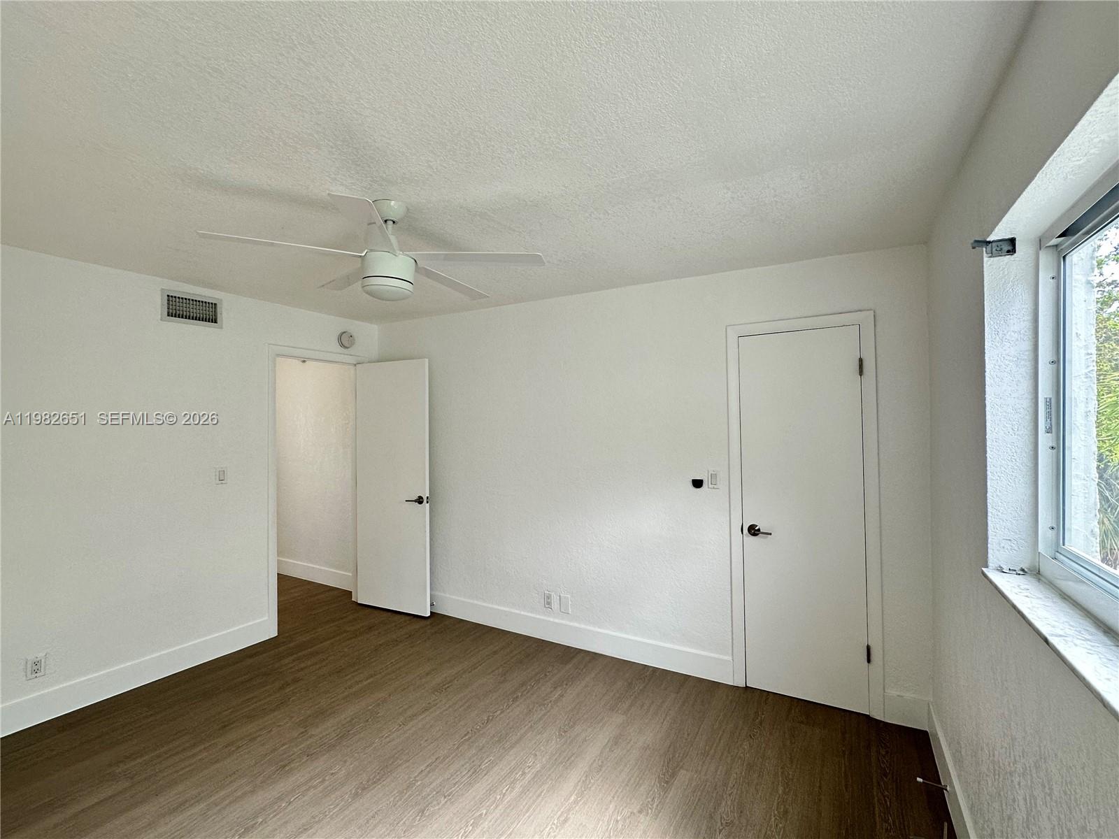 LAUDERDALE PARK 6-33 1/2 - Residential Lease