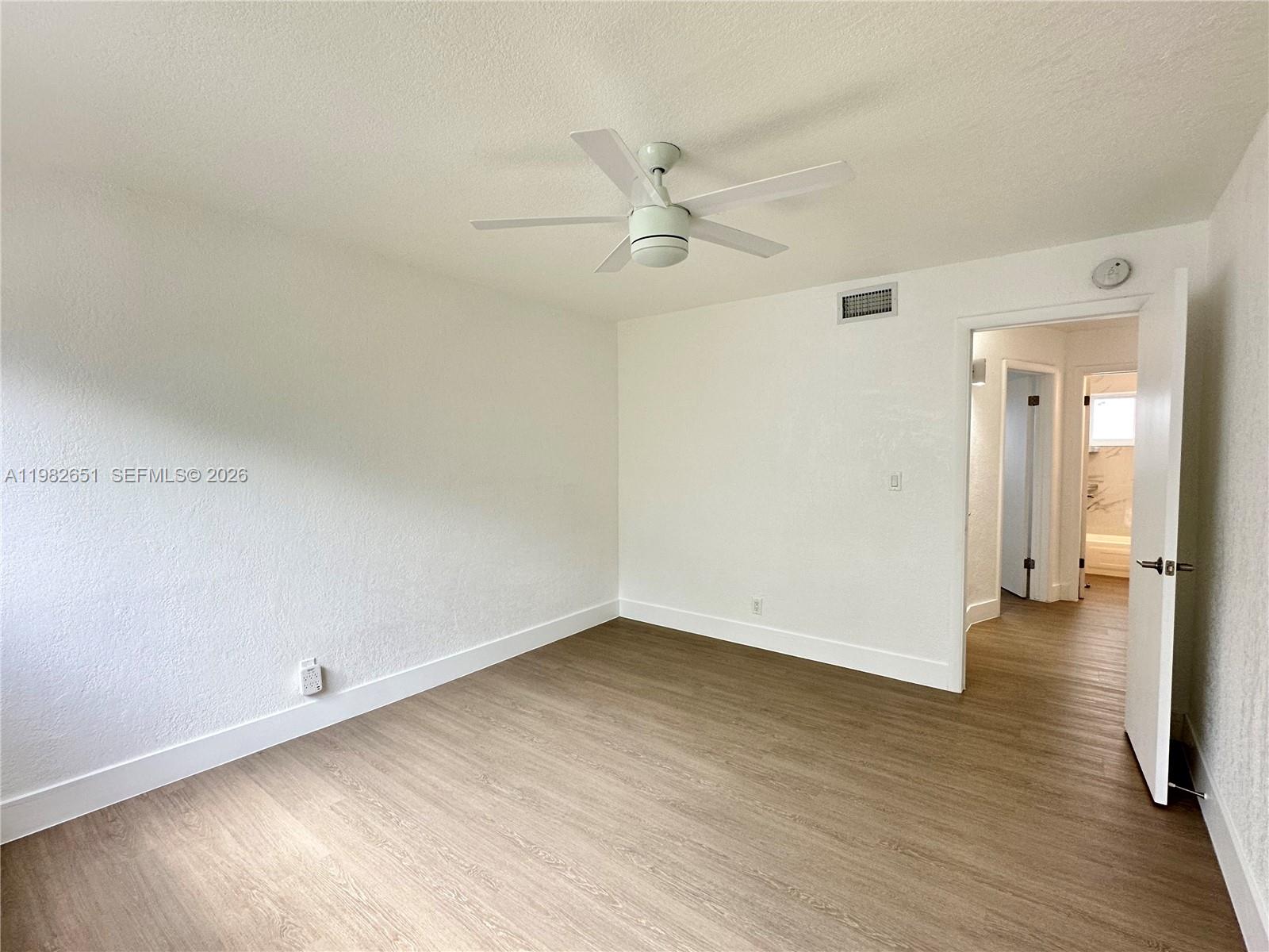 LAUDERDALE PARK 6-33 1/2 - Residential Lease