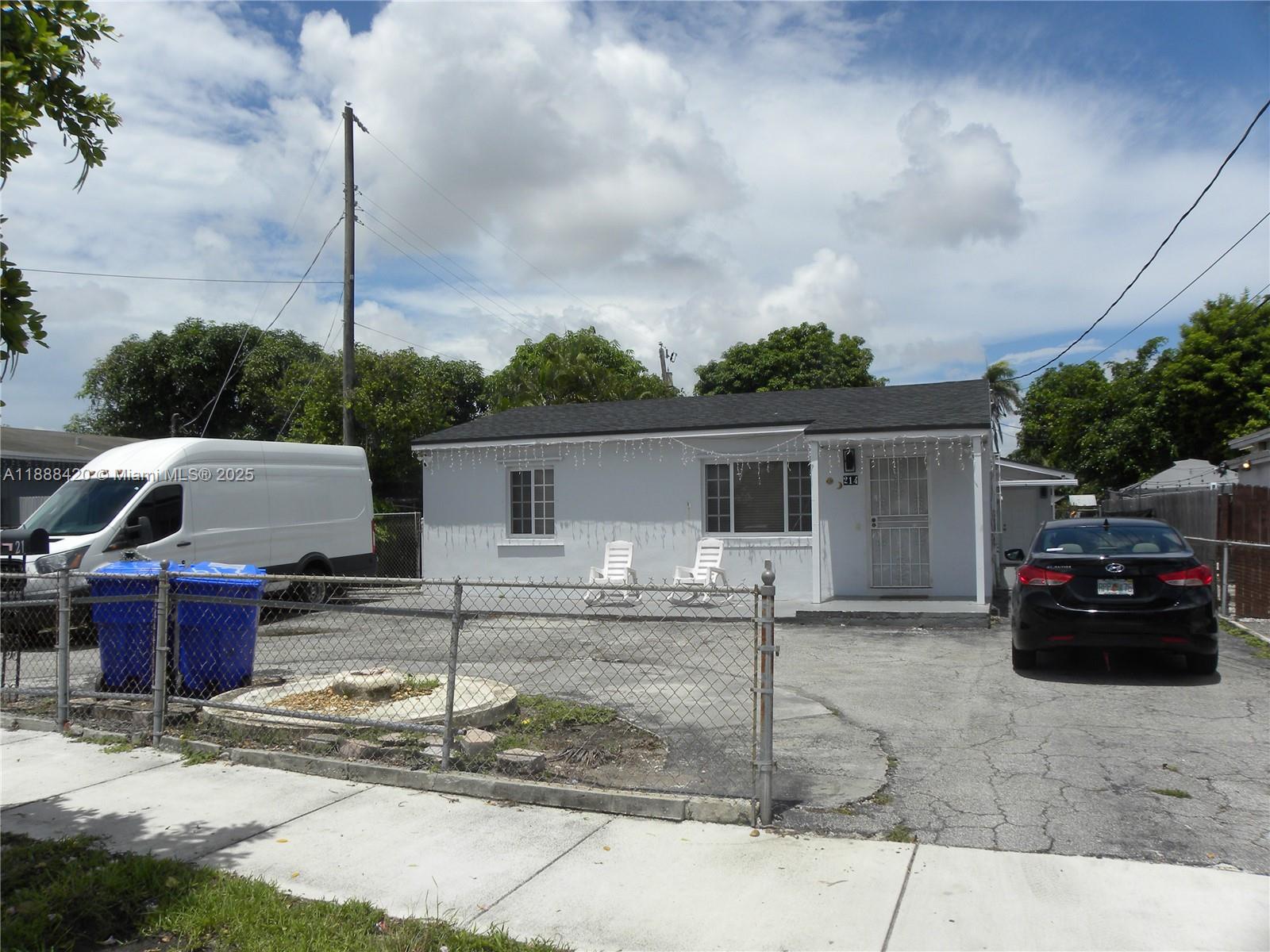 For Rent small EFFICIENCY FOR ONLY ONE PERSON, (+- 150 Square feet) No cars, no pets. Wall AC unit. Updated kitchen, Tile floor, small yard area. Rent includes light and water. INDEPENDENT ENTRANCE. NOT SMOKING INSIDE. Owner will check BACKGROUND AND CREDIT.