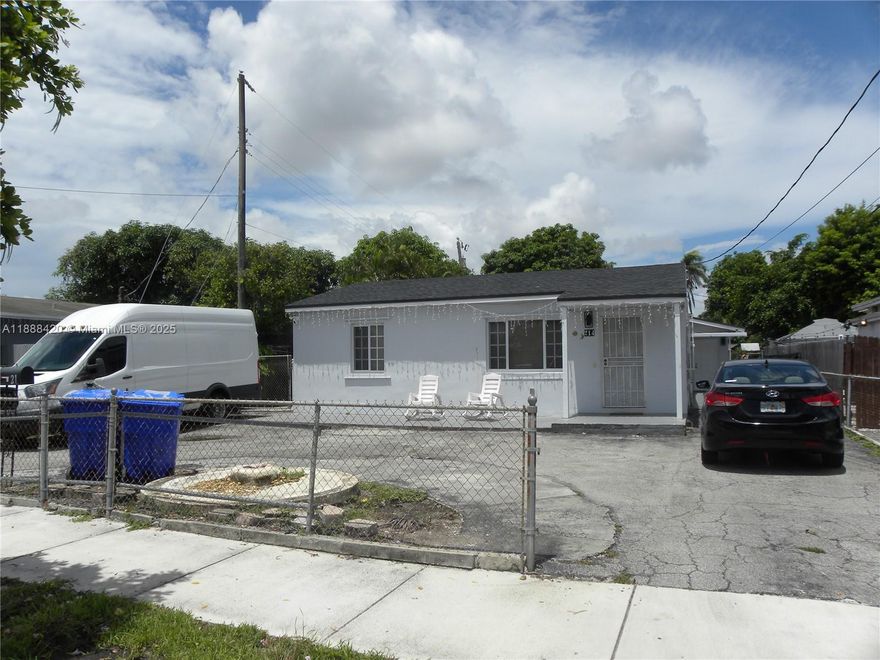 For Rent small EFFICIENCY FOR ONLY ONE PERSON, (+- 150 Square feet) No cars, no pets. Wall AC unit. Updated kitchen, Tile floor, small yard area. Rent includes light and water. INDEPENDENT ENTRANCE. NOT SMOKING INSIDE. Owner will check BACKGROUND AND CREDIT.
