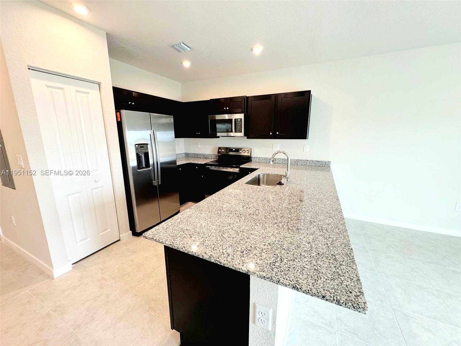 1054 NW 6 St 1054, Florida City, FL, 33034/$355,000 3 1054 NW 6 St 1054