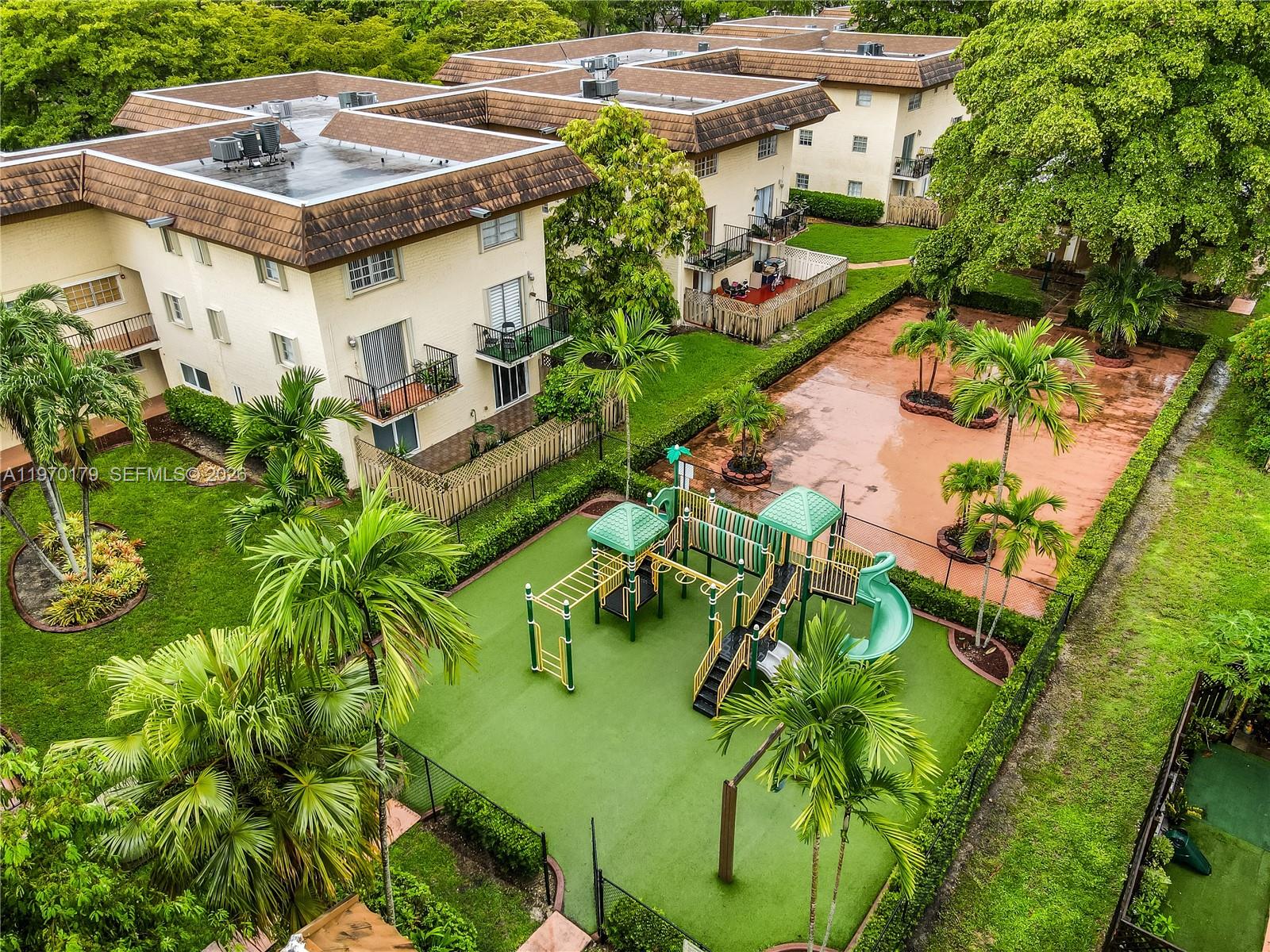 COURTYARDS AT KENDALL CON - Residential