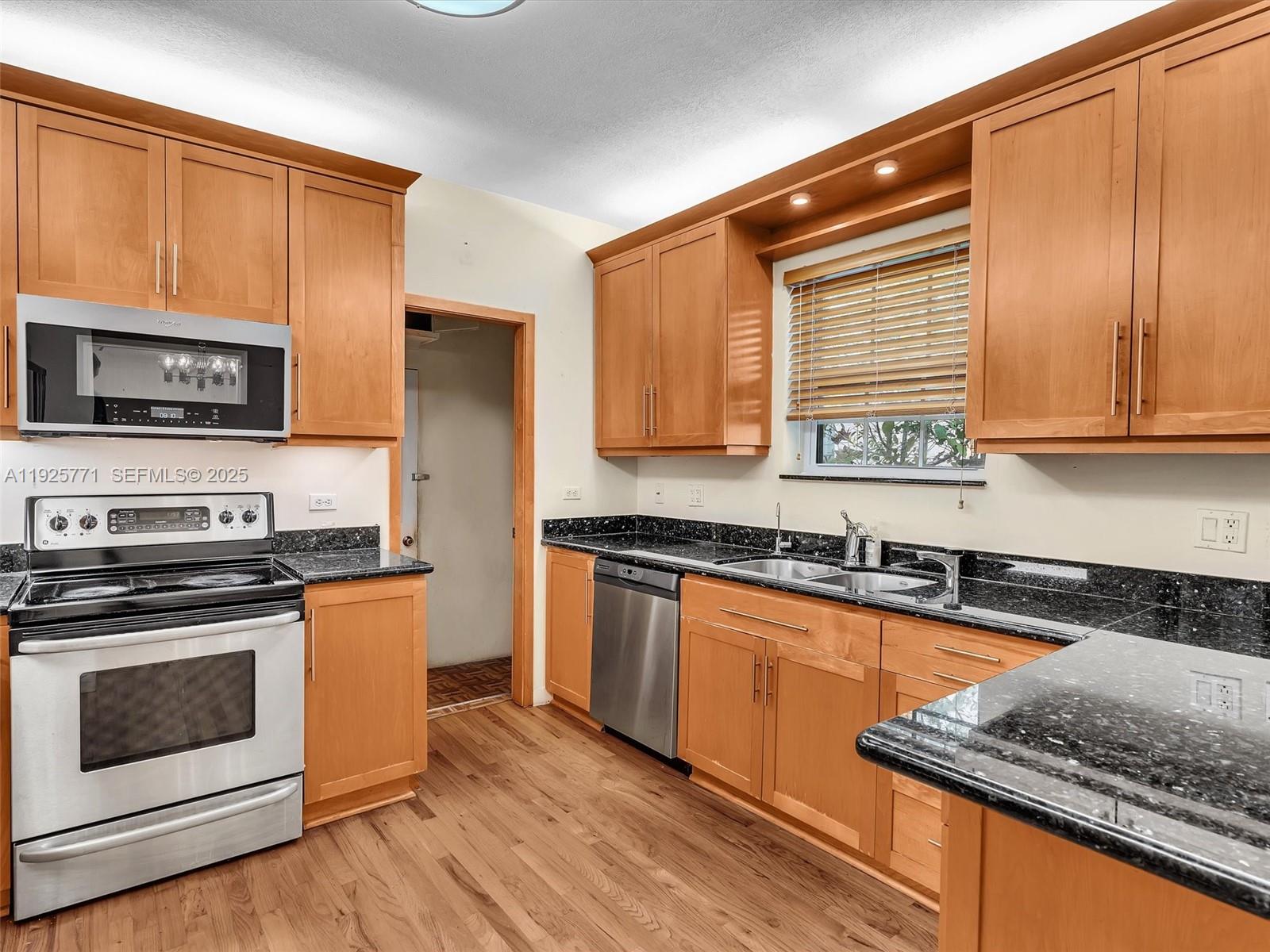 MID GOLF SUB - Residential Lease