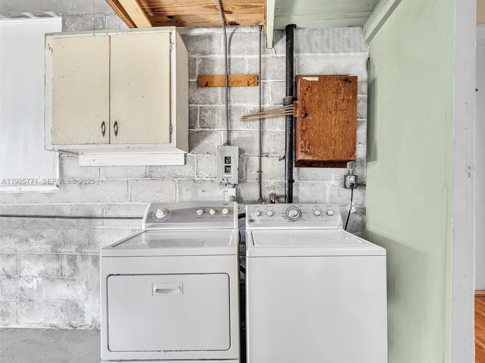 MID GOLF SUB - Residential Lease