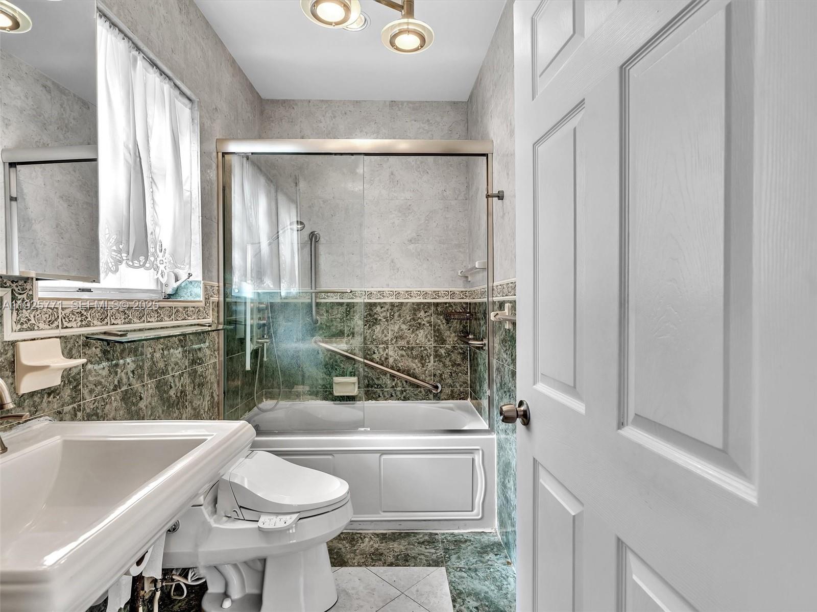 MID GOLF SUB - Residential Lease