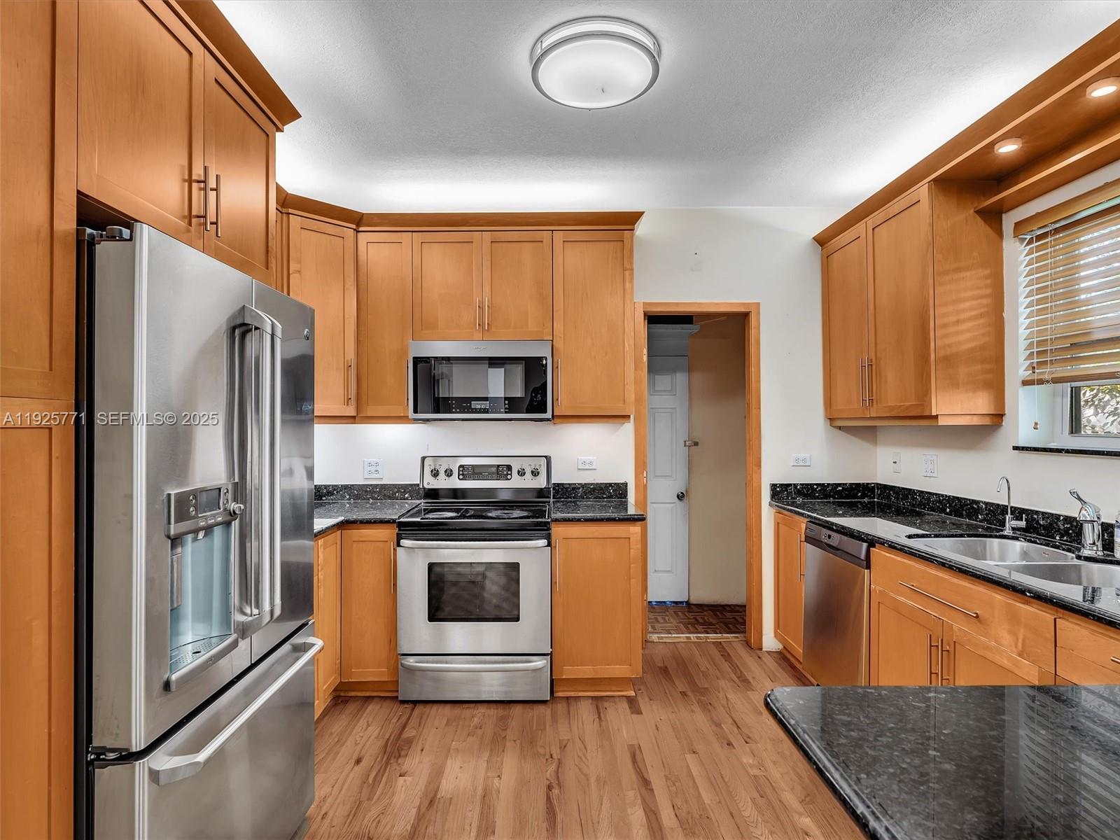 MID GOLF SUB - Residential Lease