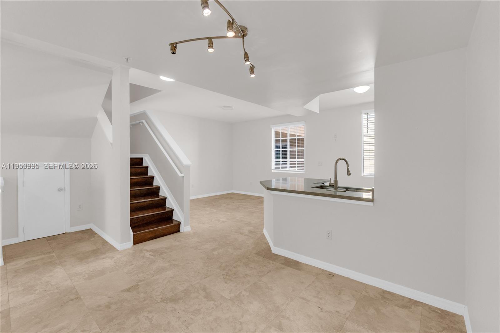 2945 NE 185th St 1402