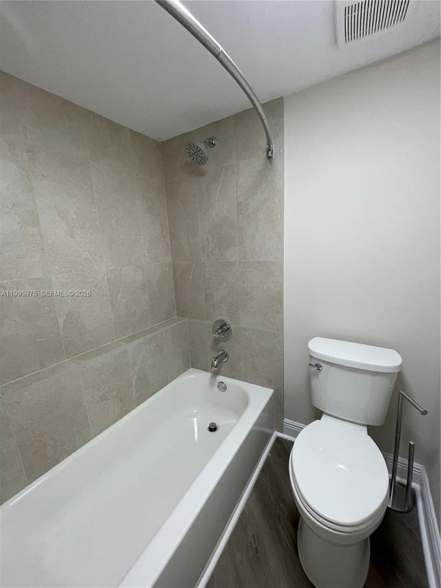 LAKEVIEW CLUB CONDO - Residential Lease