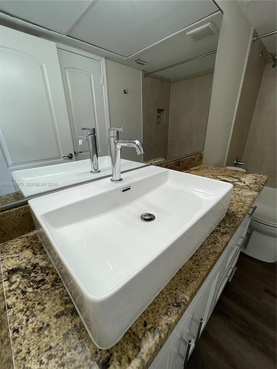LAKEVIEW CLUB CONDO - Residential Lease