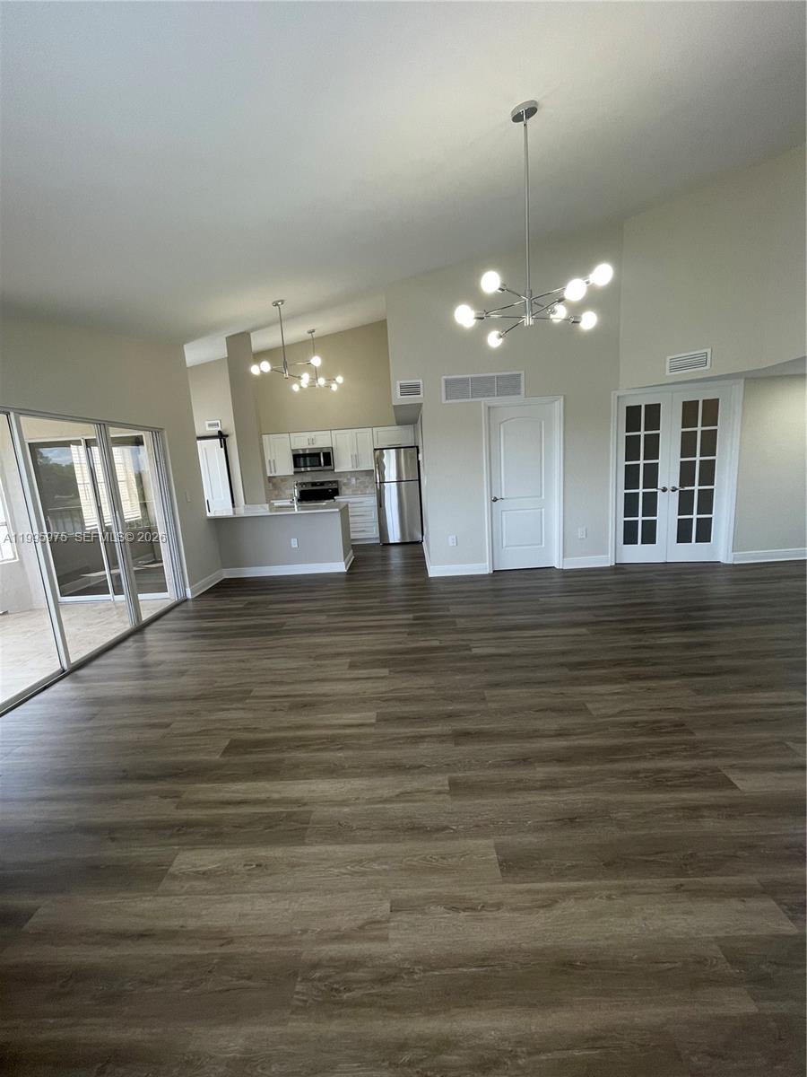 LAKEVIEW CLUB CONDO - Residential Lease