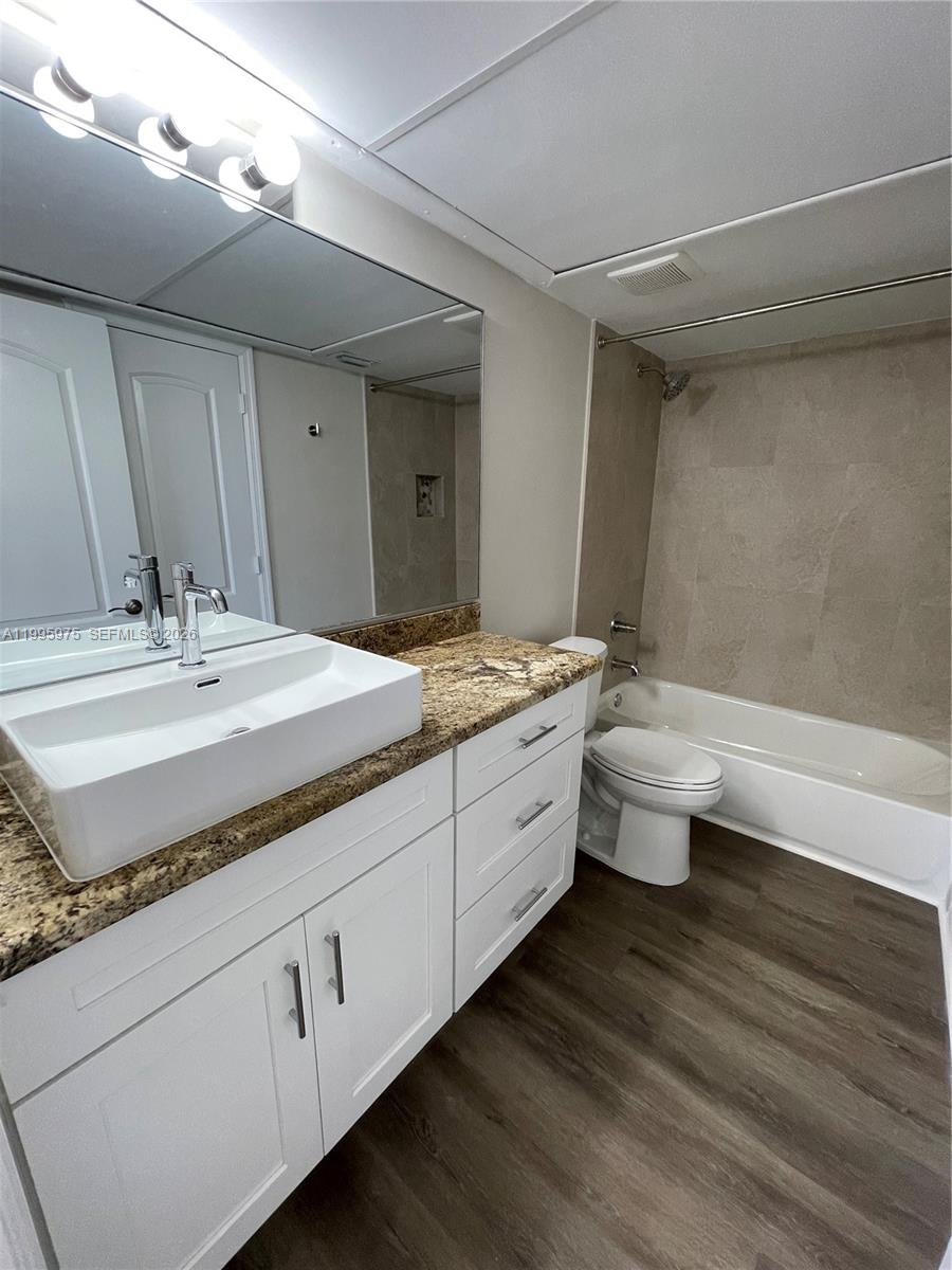 LAKEVIEW CLUB CONDO - Residential Lease