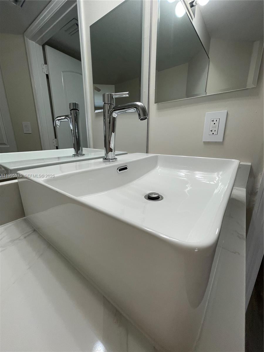 LAKEVIEW CLUB CONDO - Residential Lease