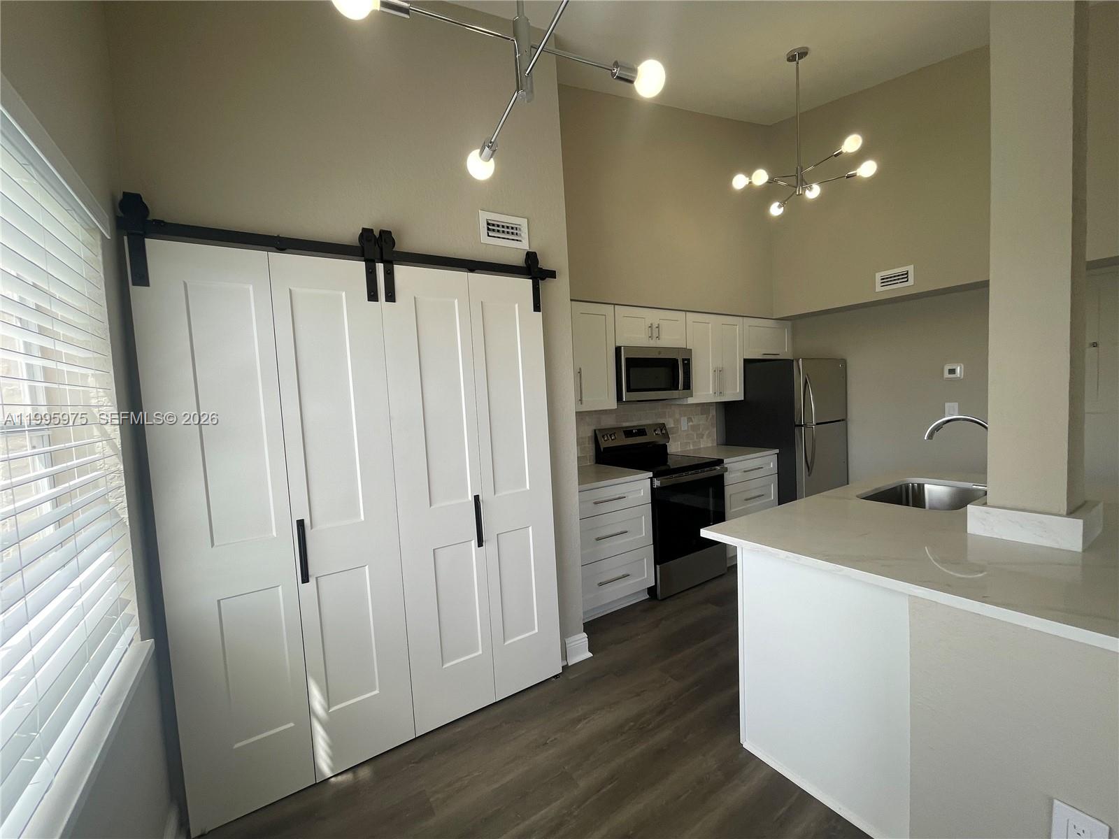 LAKEVIEW CLUB CONDO - Residential Lease